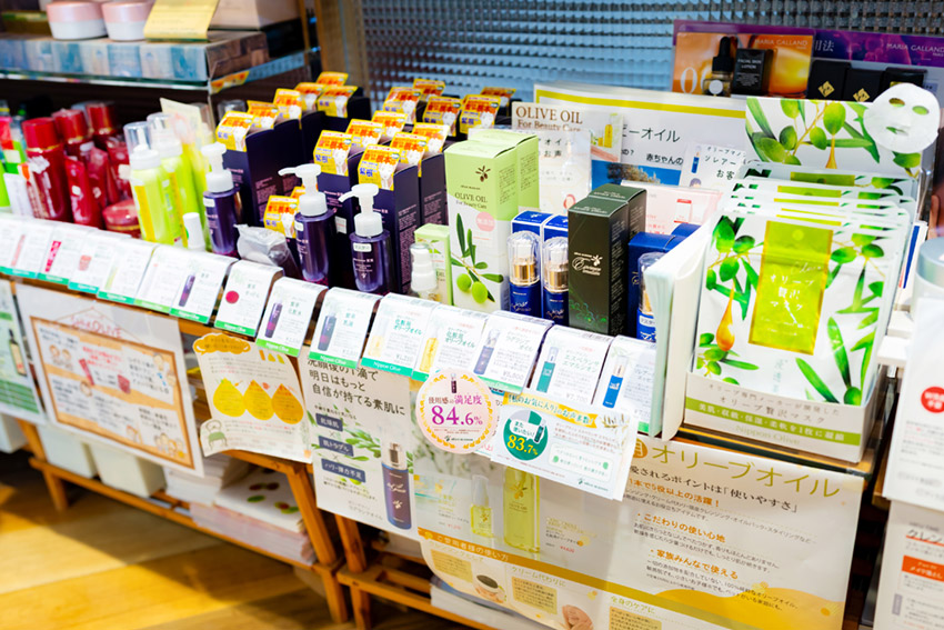 POPが並ぶ店頭の売場